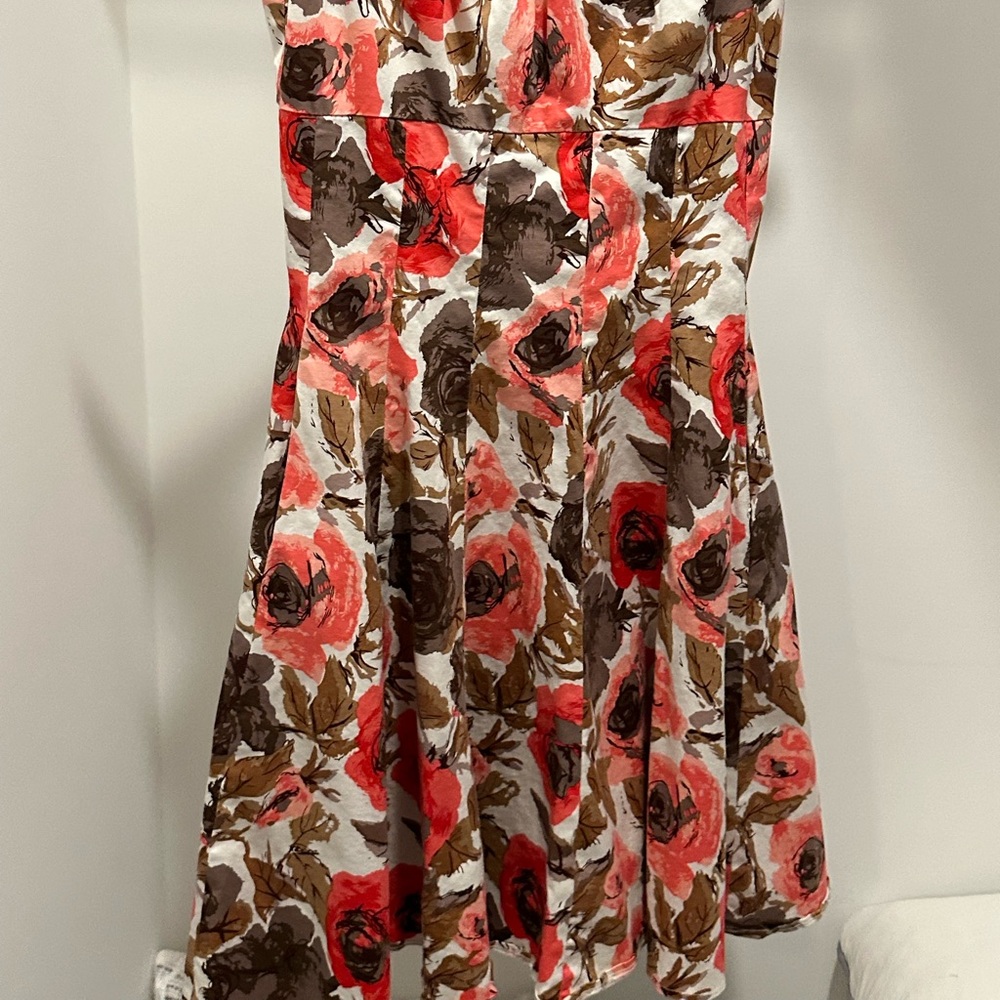 Dress - Picture 8 of 9